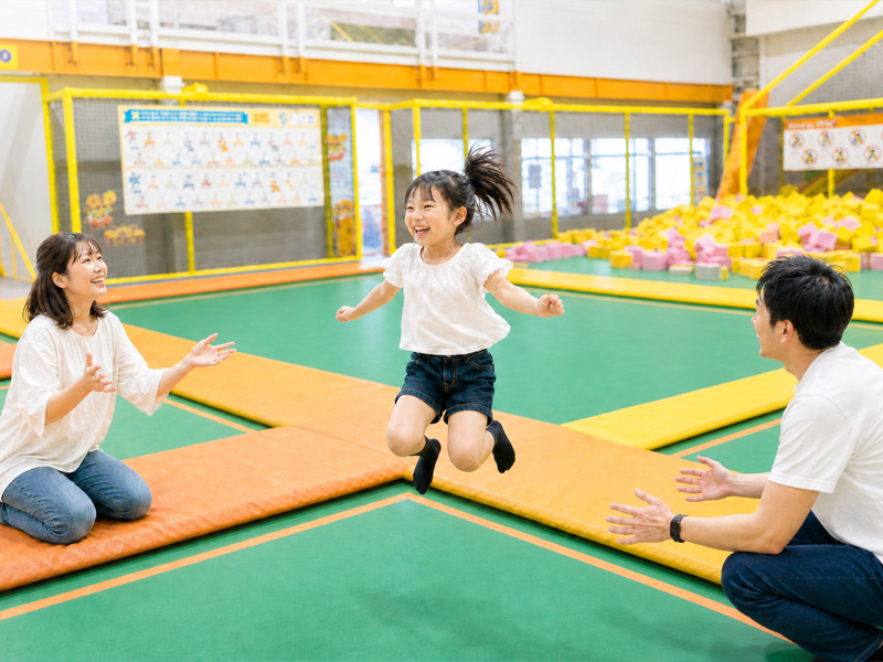 子供が遊んでいる画像